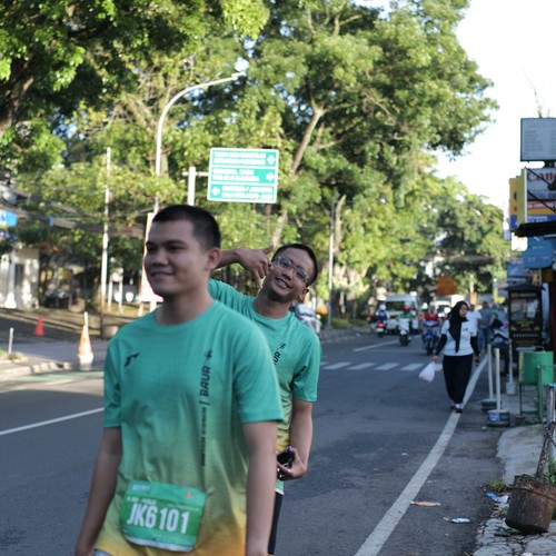 Race photo from BAUR RUN 2025