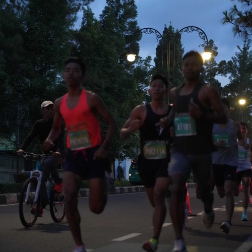 Race photo from BAUR RUN 2025
