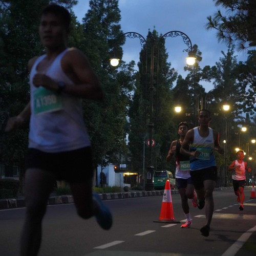 Race photo from BAUR RUN 2025