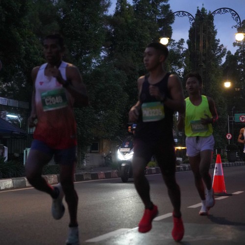 Race photo from BAUR RUN 2025