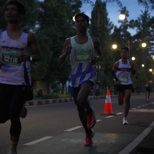 Race photo from BAUR RUN 2025