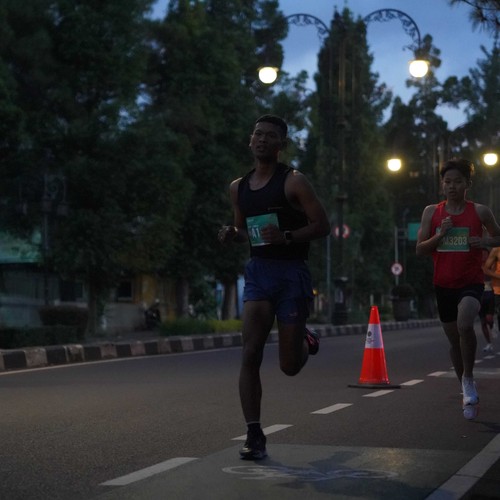 Race photo from BAUR RUN 2025