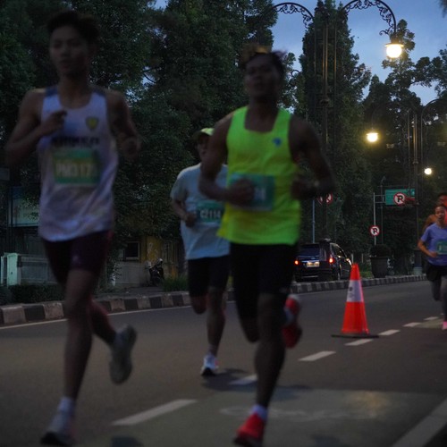 Race photo from BAUR RUN 2025