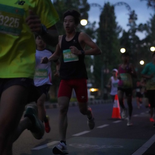 Race photo from BAUR RUN 2025