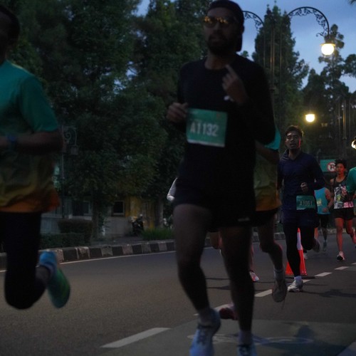 Race photo from BAUR RUN 2025