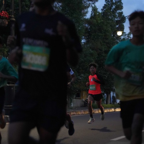 Race photo from BAUR RUN 2025