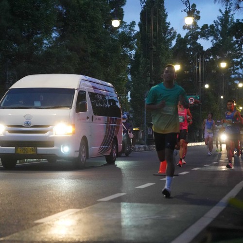 Race photo from BAUR RUN 2025
