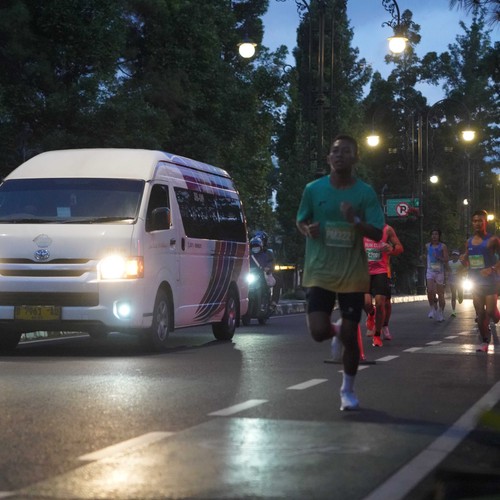 Race photo from BAUR RUN 2025