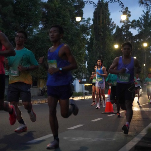 Race photo from BAUR RUN 2025