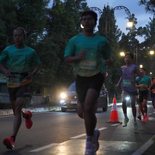 Race photo from BAUR RUN 2025