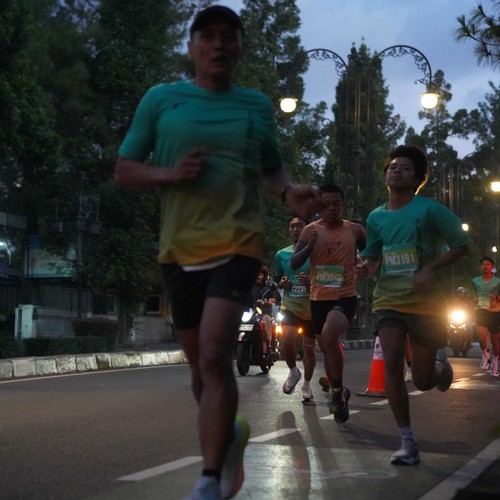 Race photo from BAUR RUN 2025