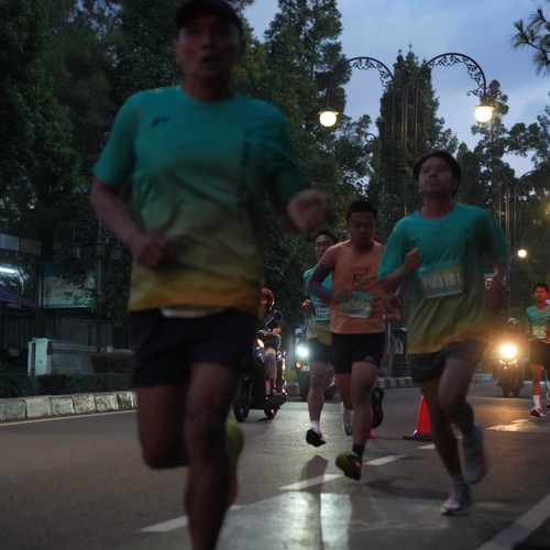 Race photo from BAUR RUN 2025