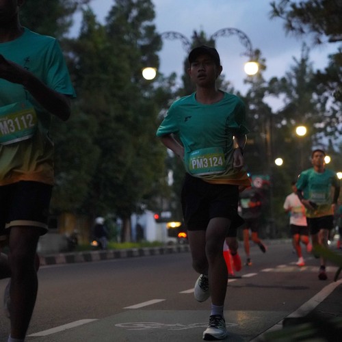 Race photo from BAUR RUN 2025