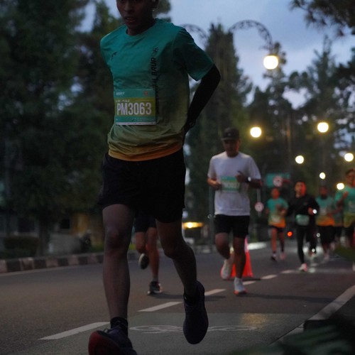 Race photo from BAUR RUN 2025