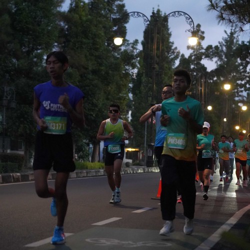 Race photo from BAUR RUN 2025