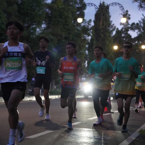 Race photo from BAUR RUN 2025