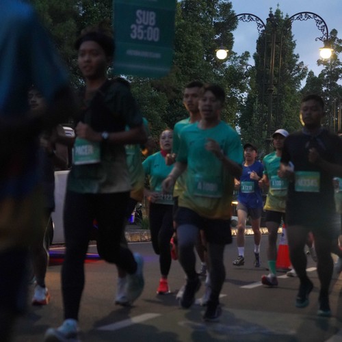 Race photo from BAUR RUN 2025