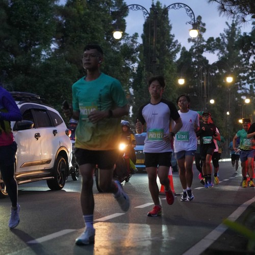 Race photo from BAUR RUN 2025