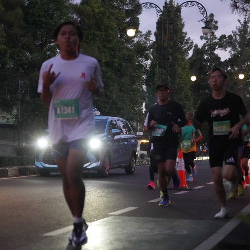 Race photo from BAUR RUN 2025