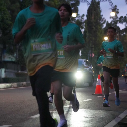Race photo from BAUR RUN 2025