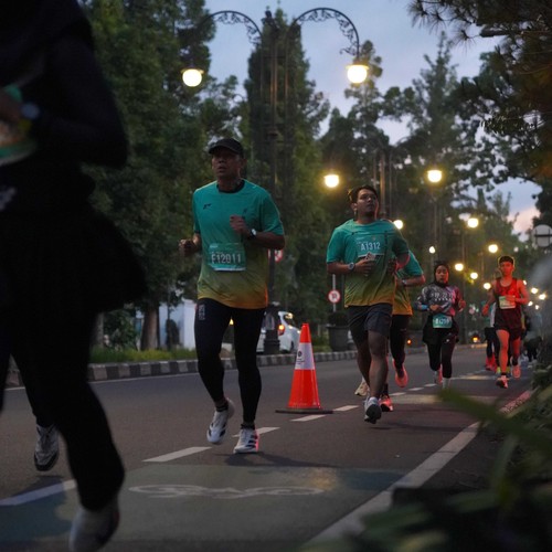 Race photo from BAUR RUN 2025