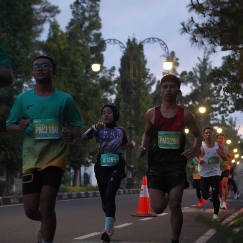 Race photo from BAUR RUN 2025
