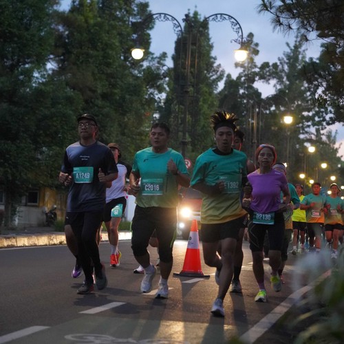 Race photo from BAUR RUN 2025