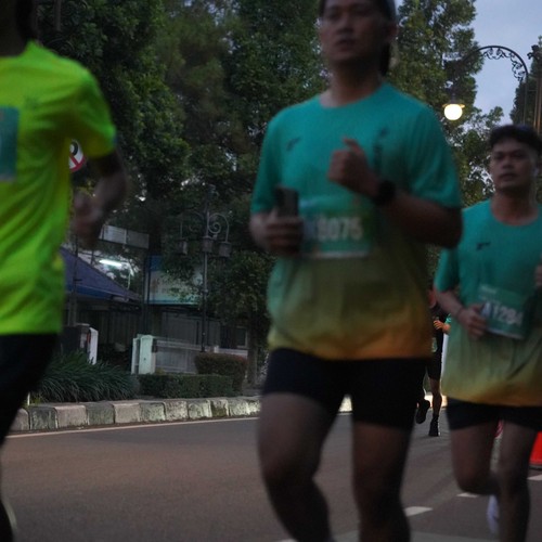 Race photo from BAUR RUN 2025