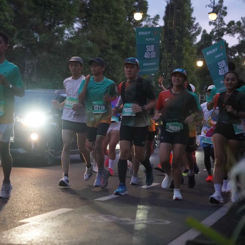 Race photo from BAUR RUN 2025