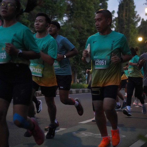 Race photo from BAUR RUN 2025