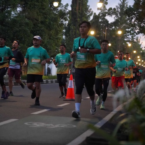 Race photo from BAUR RUN 2025