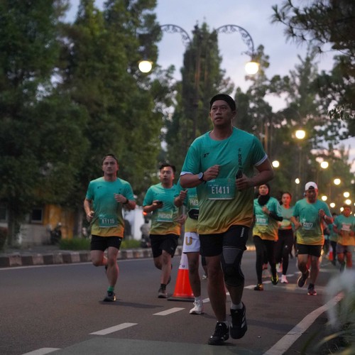 Race photo from BAUR RUN 2025