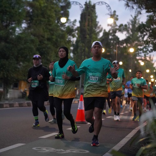 Race photo from BAUR RUN 2025
