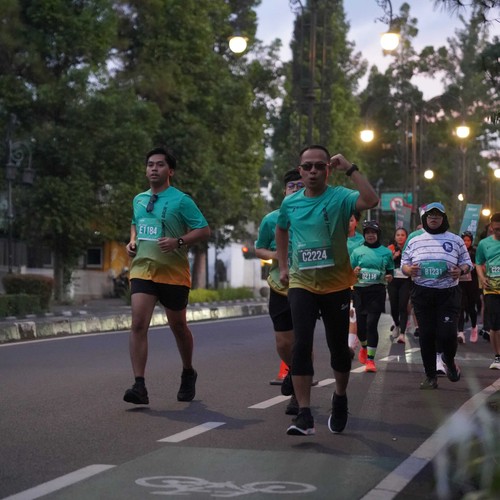 Race photo from BAUR RUN 2025