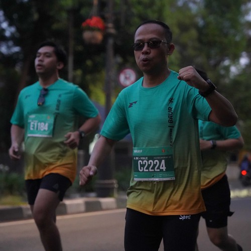 Race photo from BAUR RUN 2025