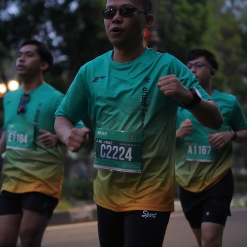 Race photo from BAUR RUN 2025