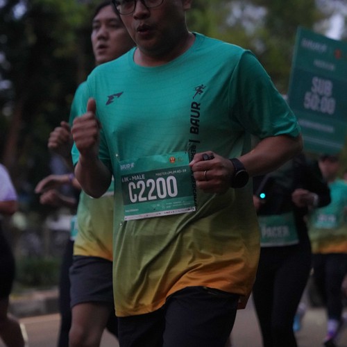 Race photo from BAUR RUN 2025