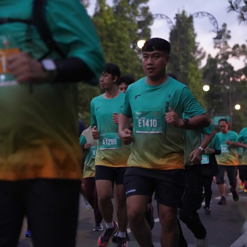 Race photo from BAUR RUN 2025