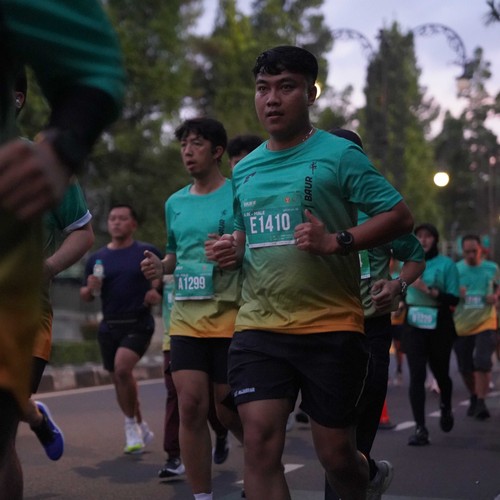Race photo from BAUR RUN 2025