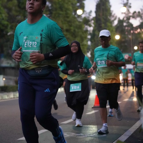 Race photo from BAUR RUN 2025