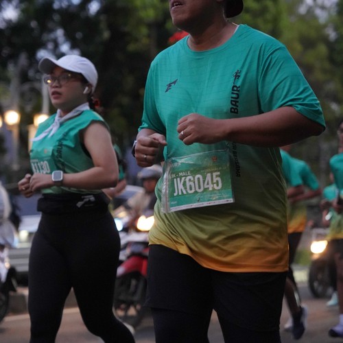 Race photo from BAUR RUN 2025