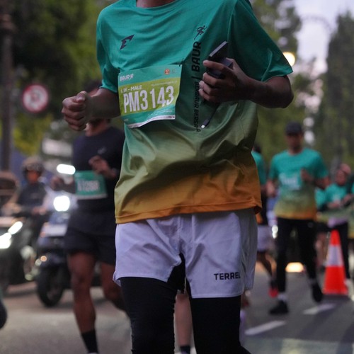 Race photo from BAUR RUN 2025