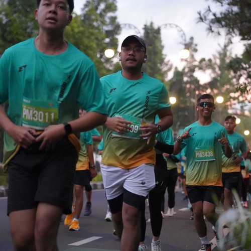 Race photo from BAUR RUN 2025