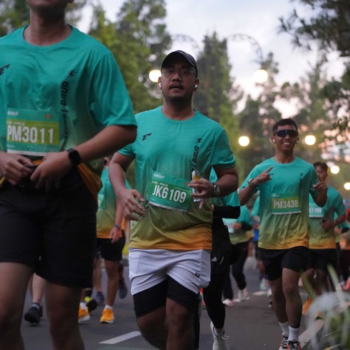 Race photo from BAUR RUN 2025