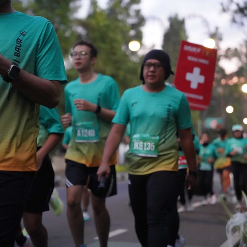 Race photo from BAUR RUN 2025