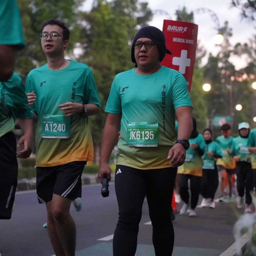 Race photo from BAUR RUN 2025