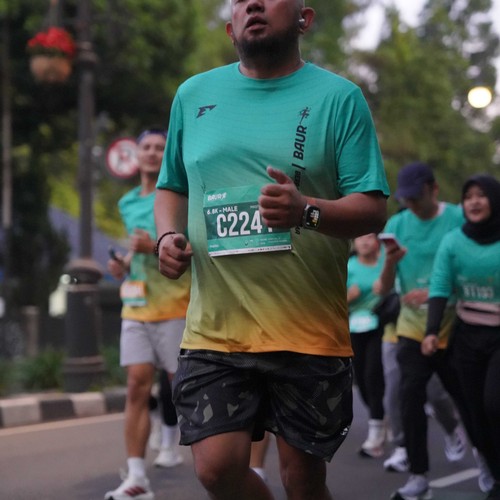 Race photo from BAUR RUN 2025