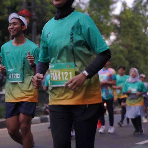 Race photo from BAUR RUN 2025