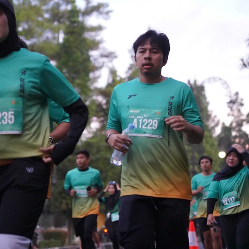 Race photo from BAUR RUN 2025