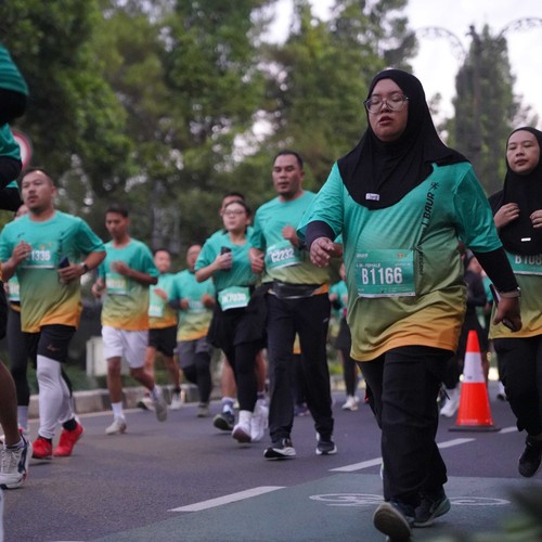 Race photo from BAUR RUN 2025